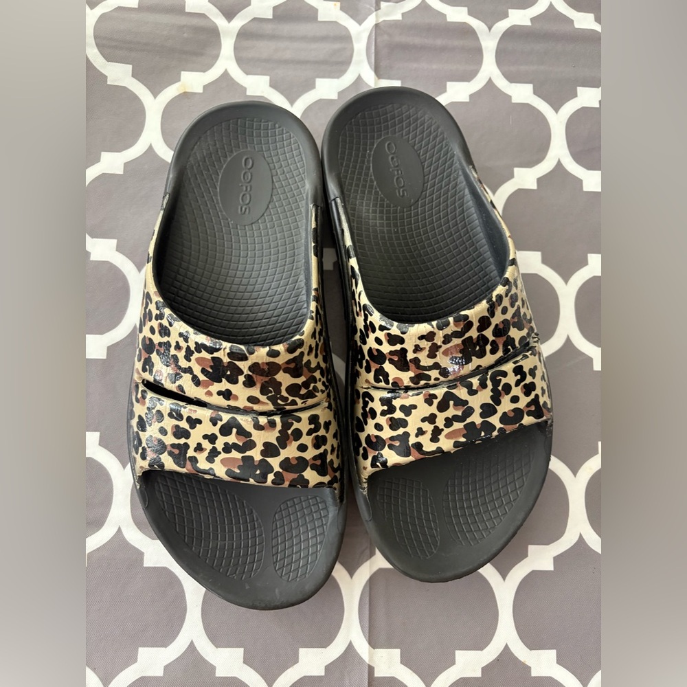 OOFOS Ooahh Slide Sandal Leopard Print Recovery Comfort Slip On Slide Sandals - Picture 8 of 8
